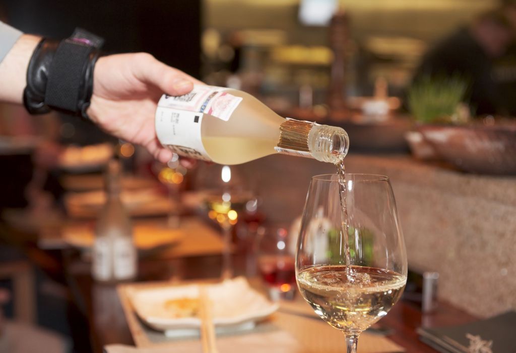 Sake, Whisky And Cocktail Luxury Tour In Kyoto - Waiter Pouring Premium Class Sake In Wineglass
